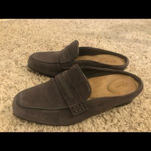 Clarks suede size 5 never worn brand new super soft and comfortable insole